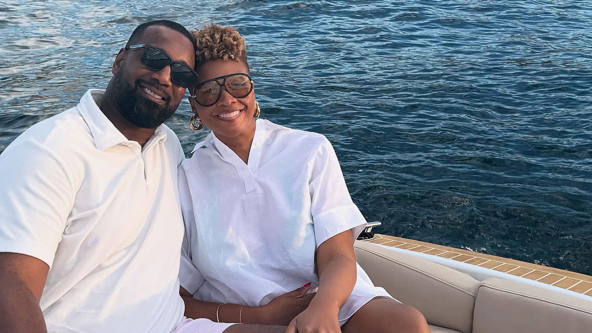 NFL player Chris Canty says his family was held 'hostage' on United flight