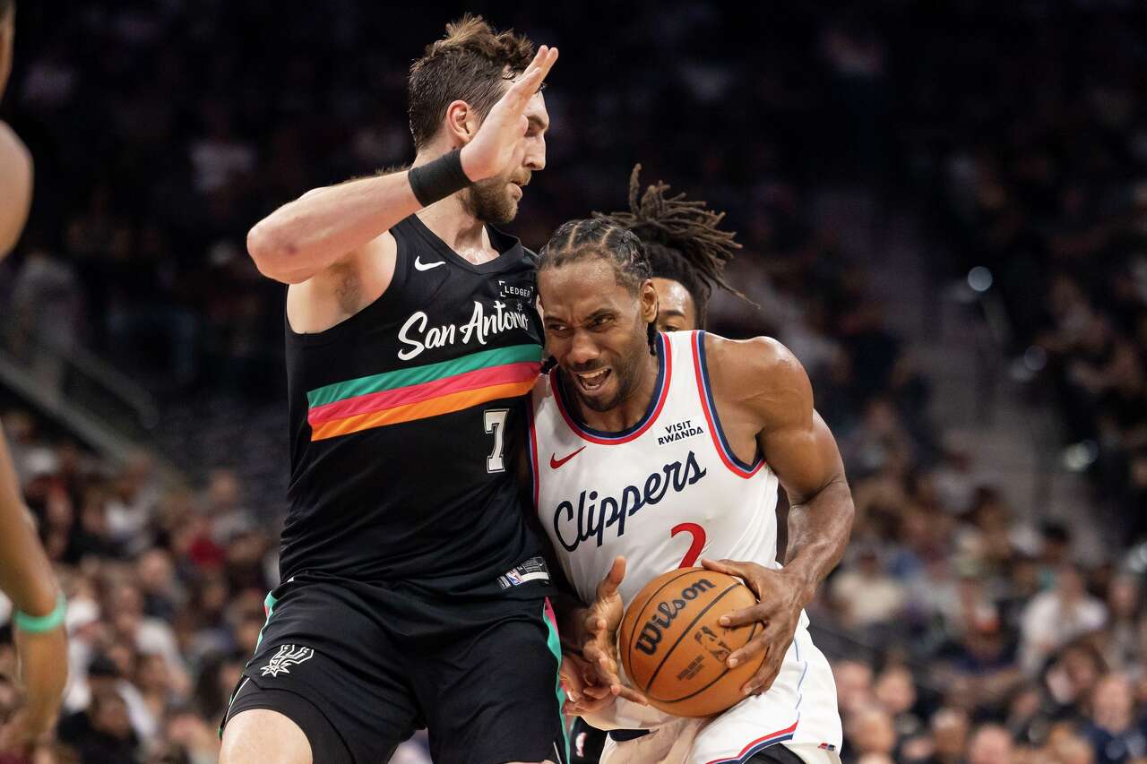 Spurs vs. Clippers: How to watch the game, who's starting, who's out
