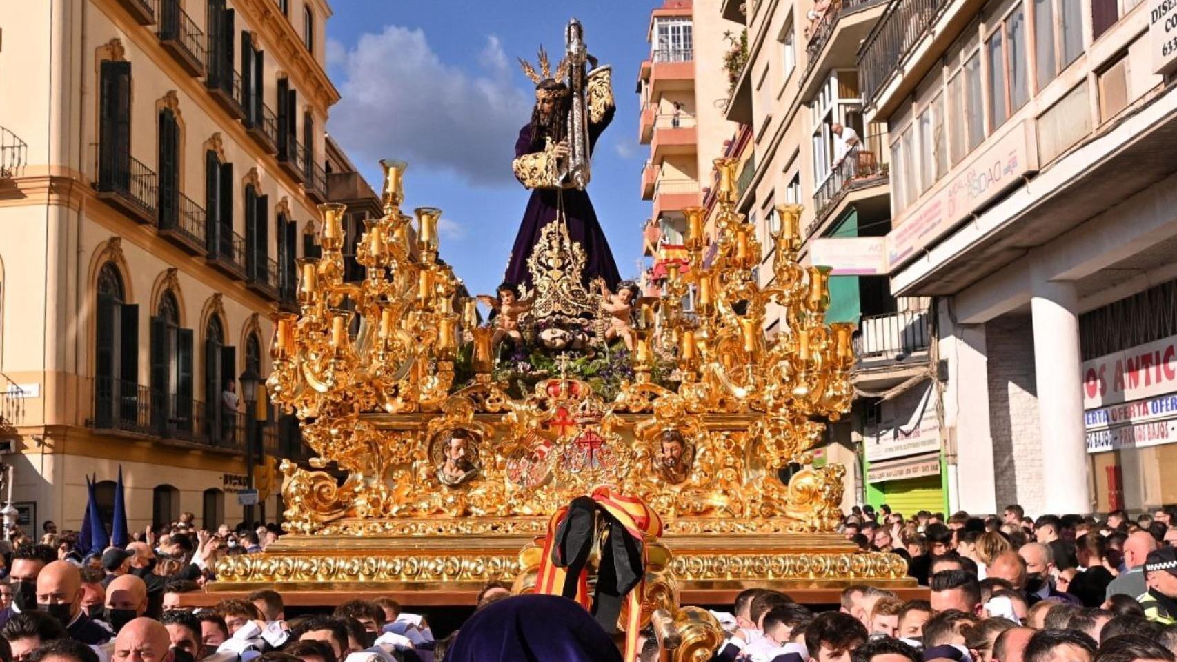 Este es el motivo por el que 'El Rico' lleva una cabeza a los pies ...