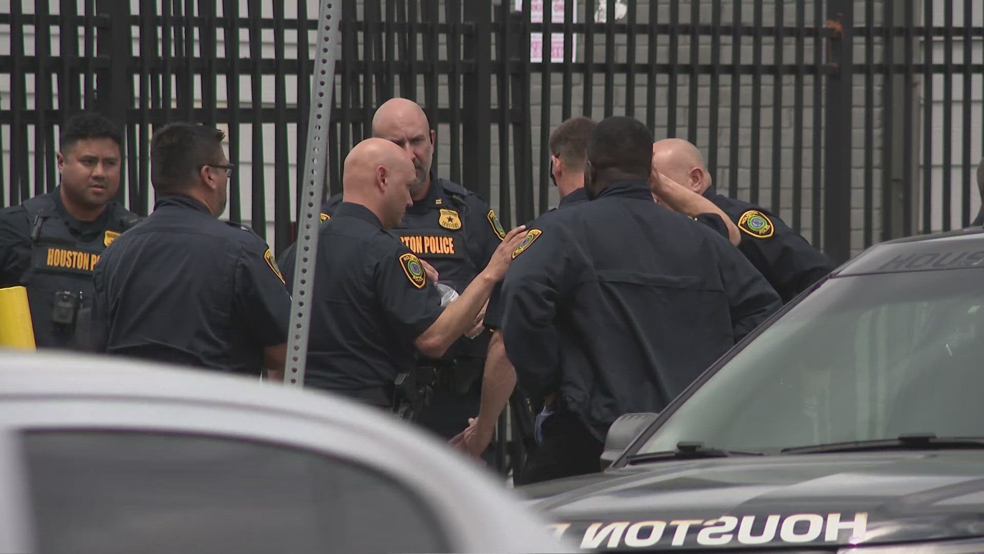 Houston officers shoot, kill man armed with knife in Westbury area ...