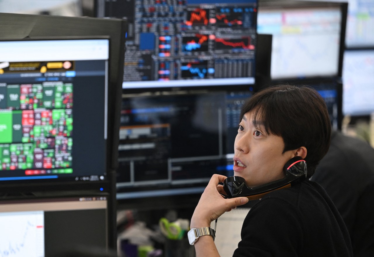 Oil rises, Asian equities fall as Trump signals further military strikes on Iran<br>