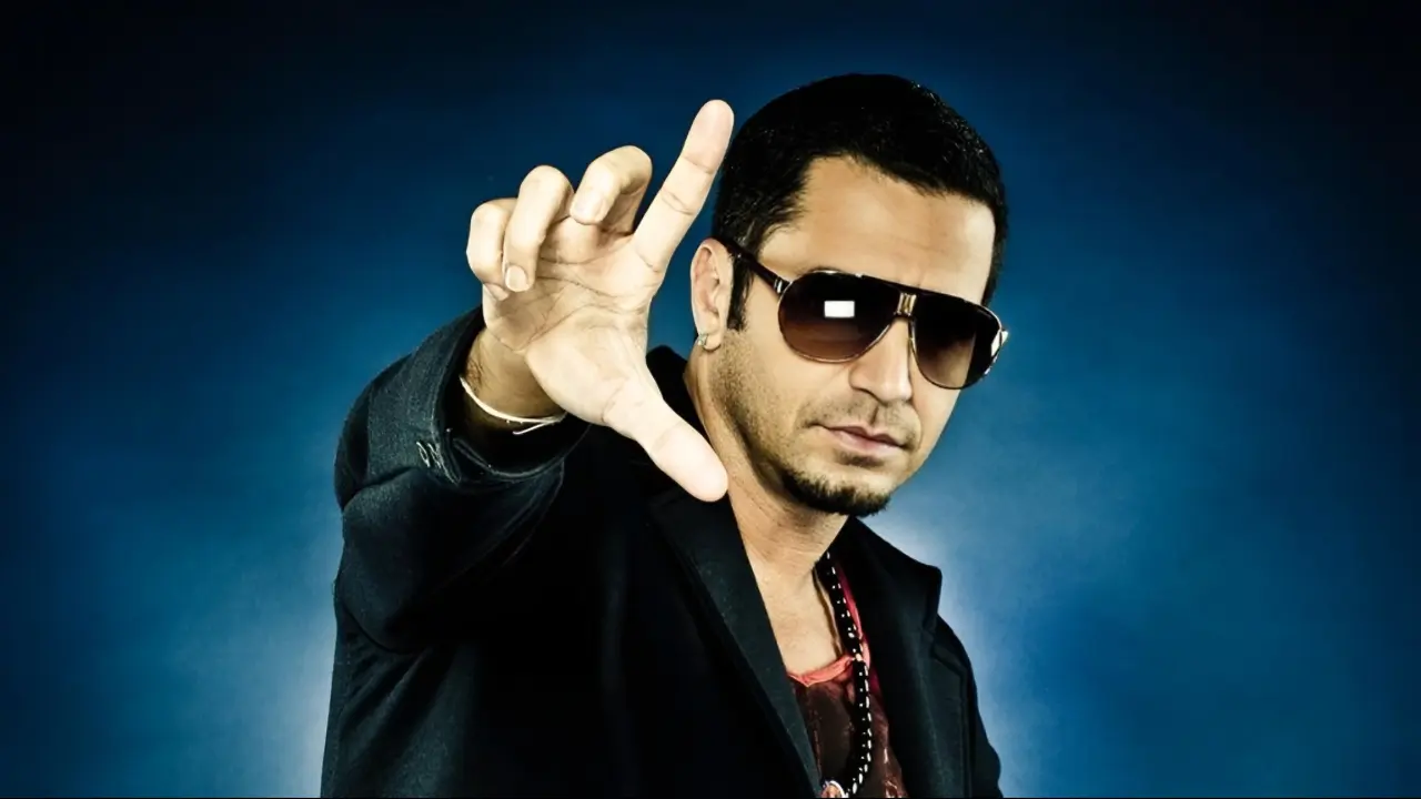 Rosto de Latino chama atenção de seguidores e viraliza; veja antes e depois