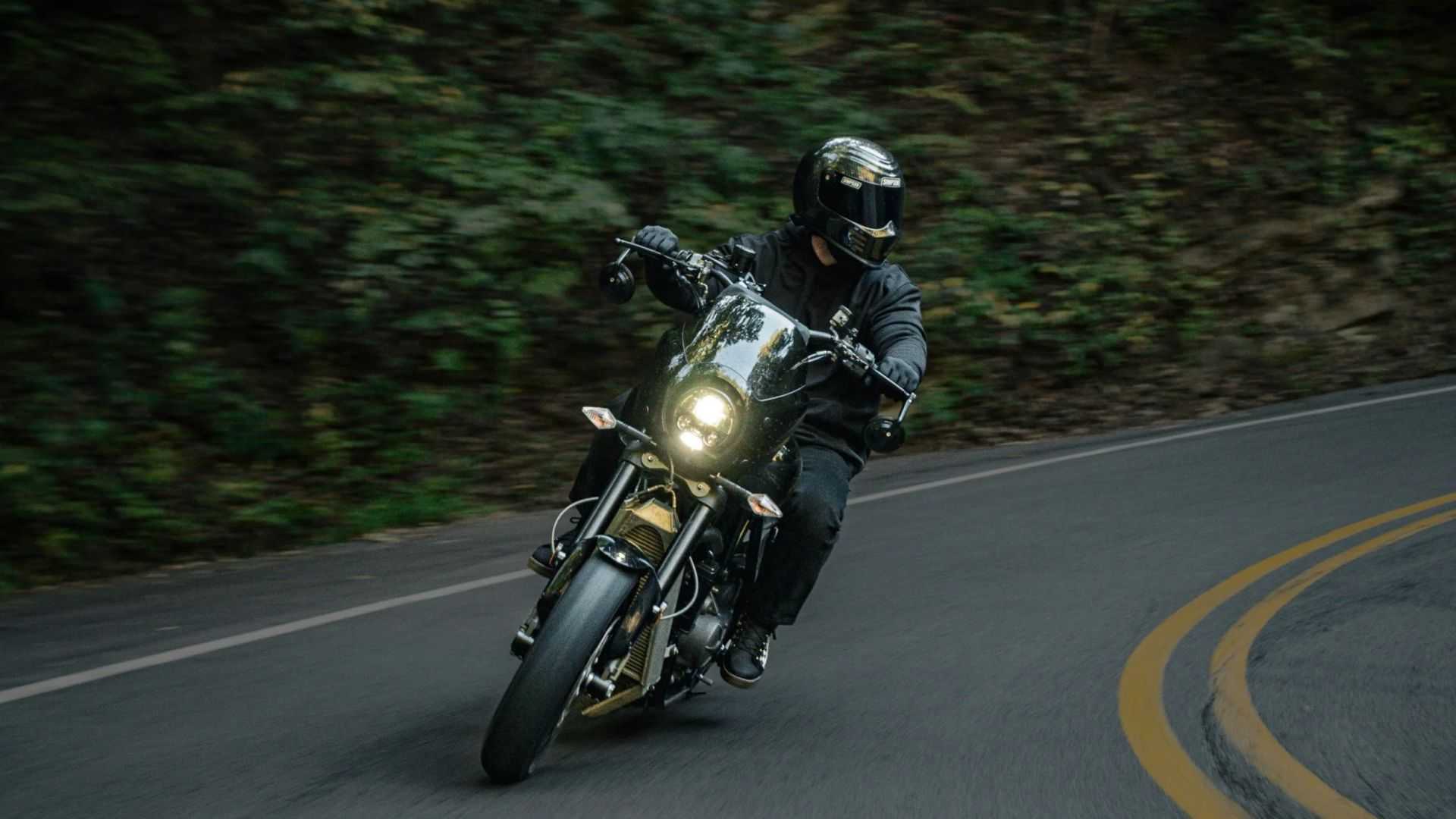 Front tracking shot of a Buell Super Cruiser