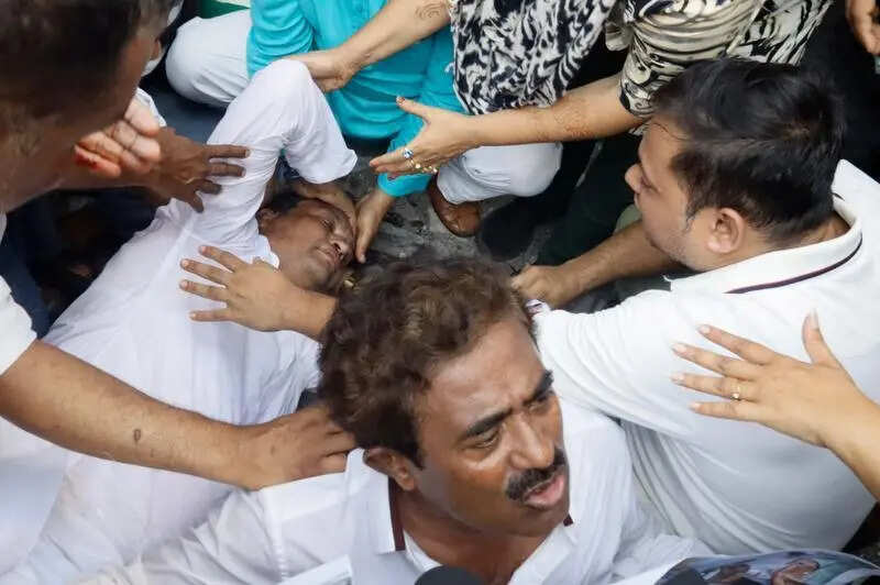Mayhem at CONG state HQ as supporters of ‘jilted’ neta storm office