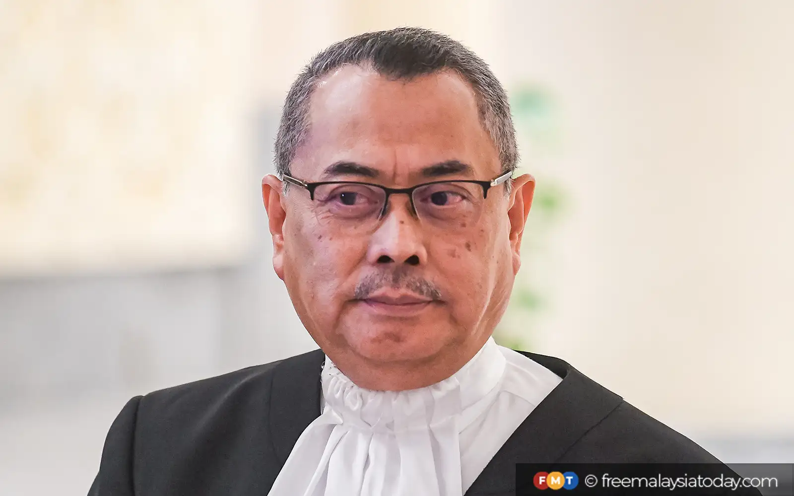 Don't outsource thinking to AI, says CJ