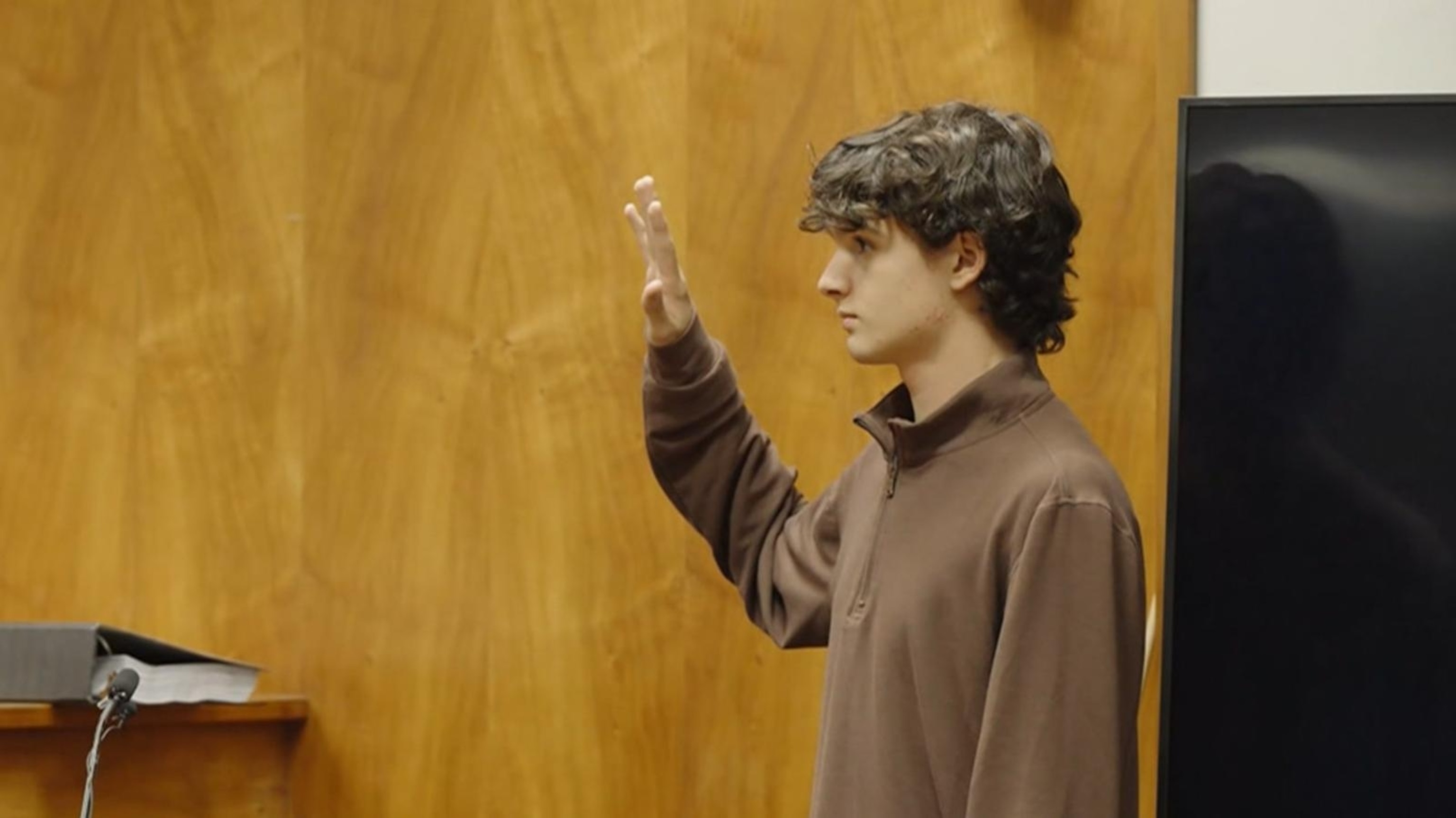 Hawaii doctor accused of trying to kill wife takes the stand