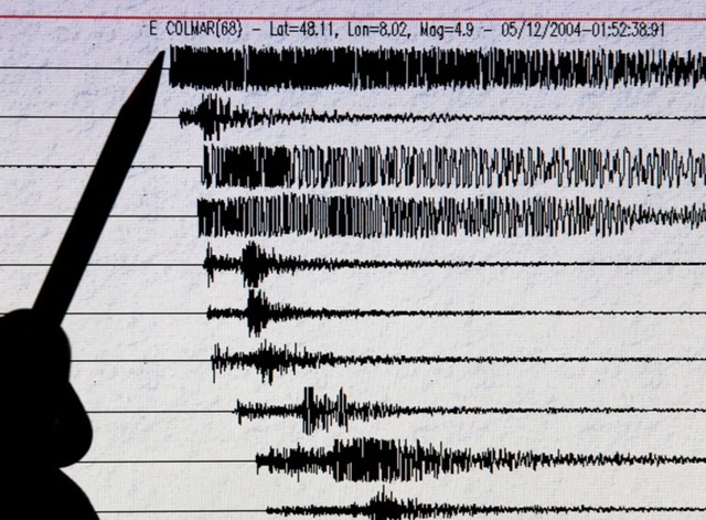 7.4-magnitude quake hits eastern Indonesia, tsunami warning issued