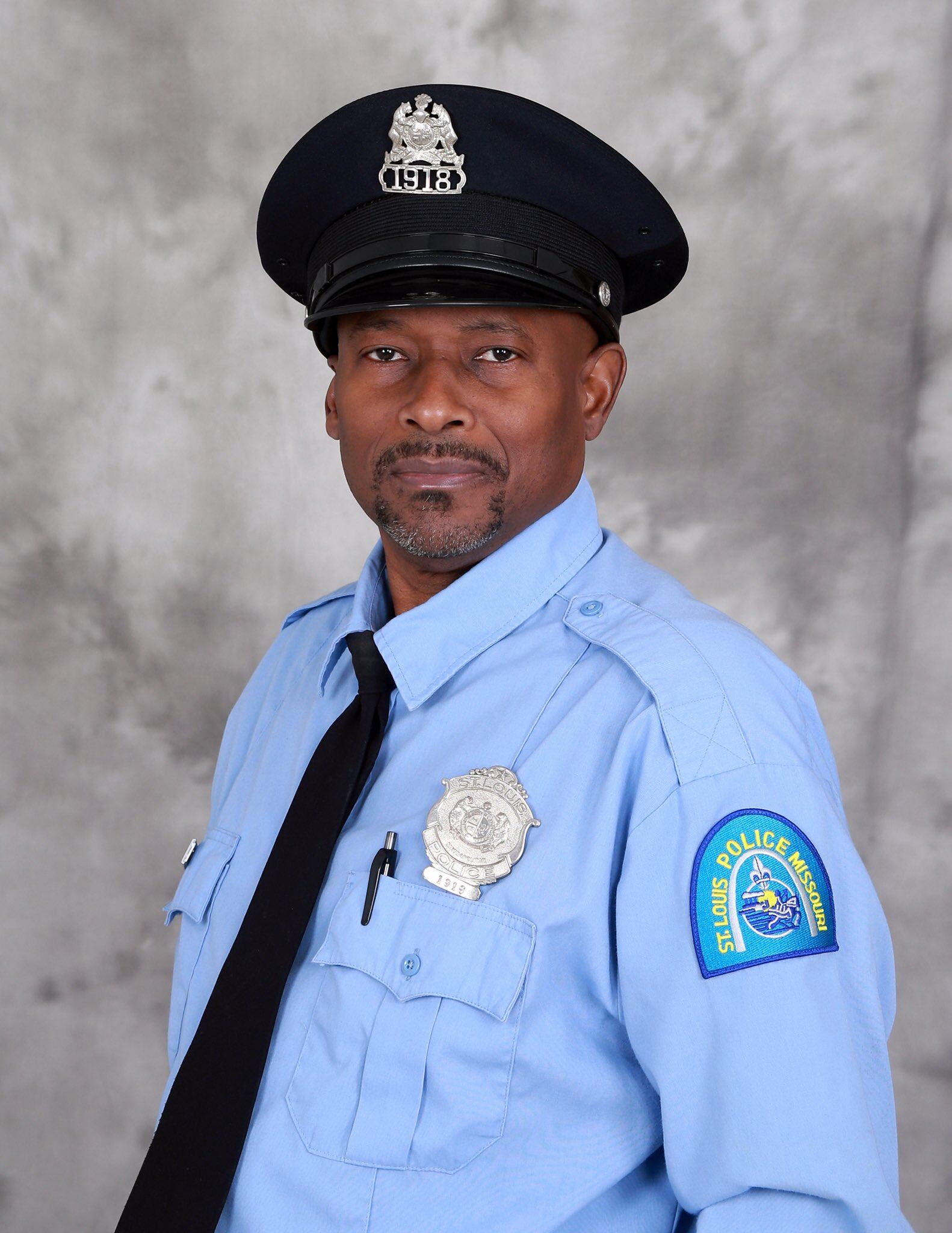 St. Louis police officer dies after suffering medical emergency during ...