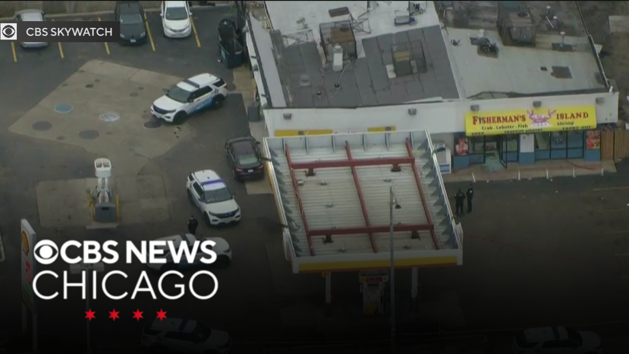 Man dies after being shot by 4 gunmen while inside Englewood gas station