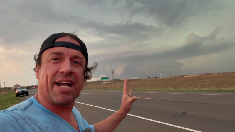 Supercell storm organizes in Oklahoma