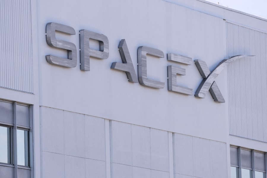 Elon Musk’s SpaceX prepares to sell public shares: Reports<br><br>