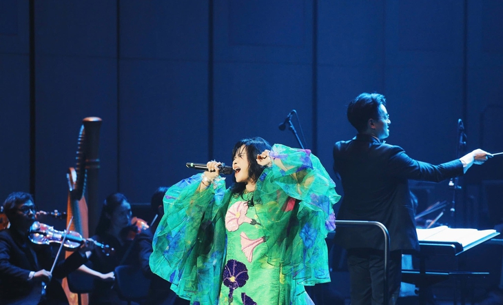 Tranh luận hát nhép, hát đè: Khán giả bỏ tiền triệu không phải để nghe đĩa, 'môi diễn'