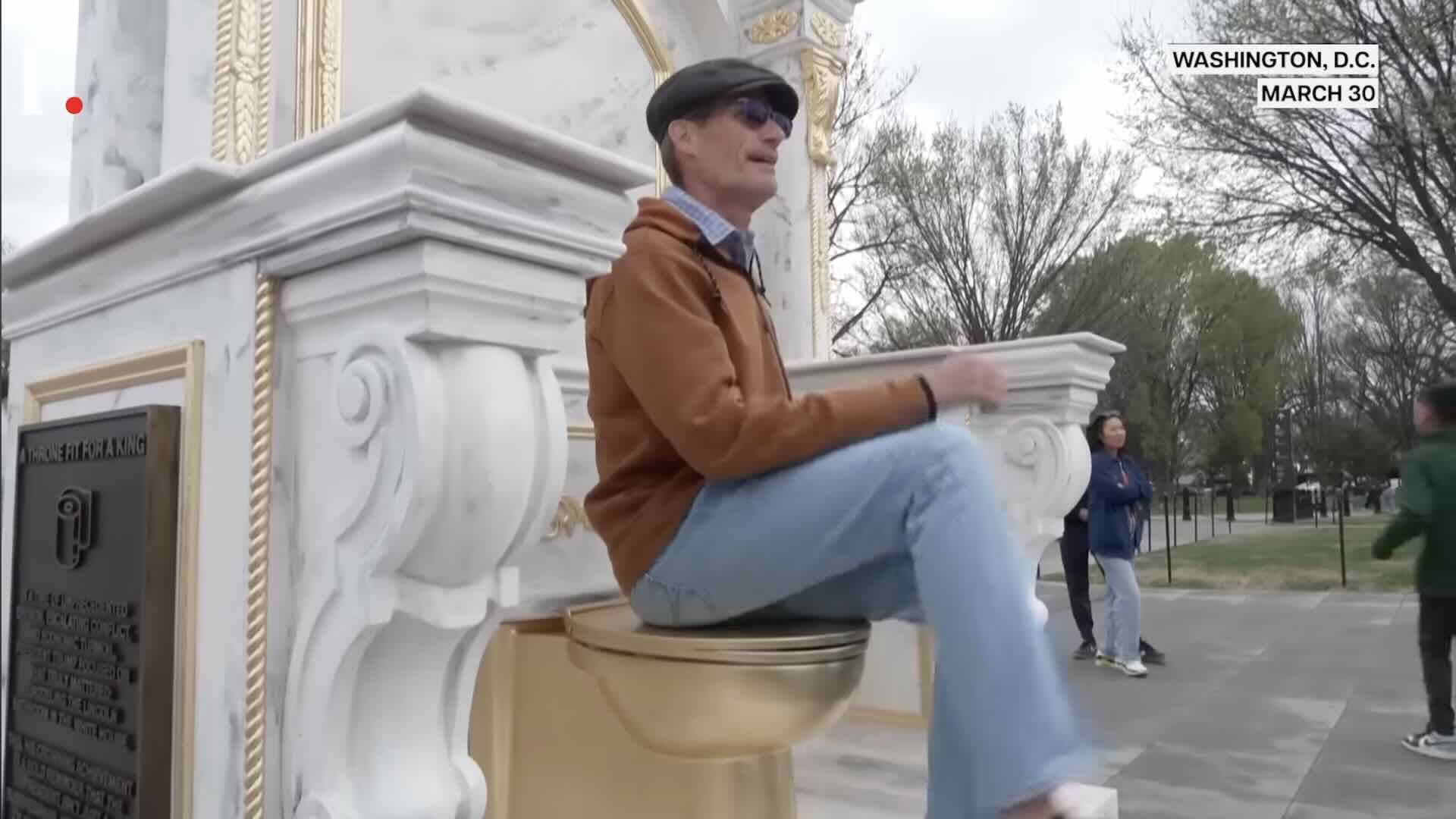 Trono Dorato per Donald Trump, fonte: YouTube