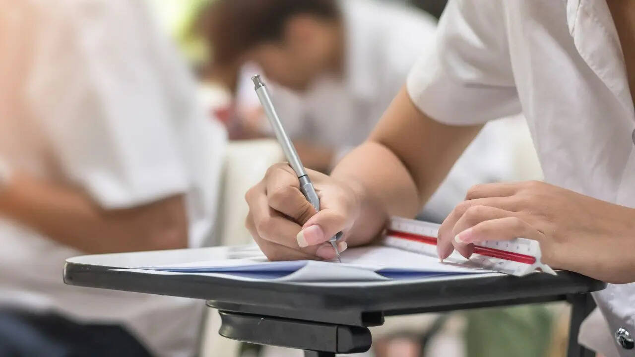 JEE Main session 2 analysis: Day 1, shift 1 concludes; students say ...