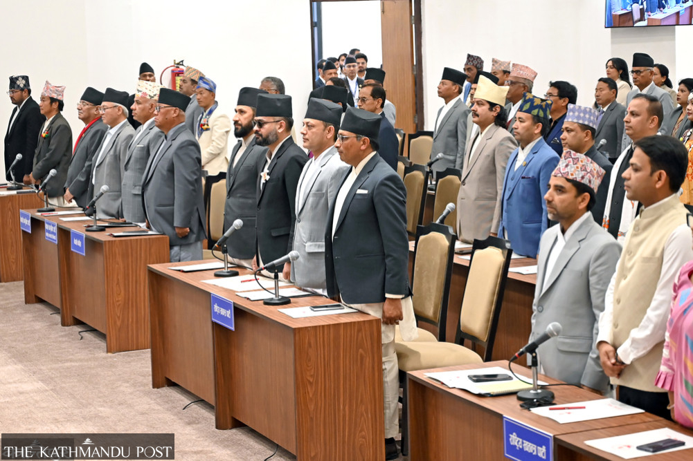 Cross-party top leadership addressing the first lower house meeting