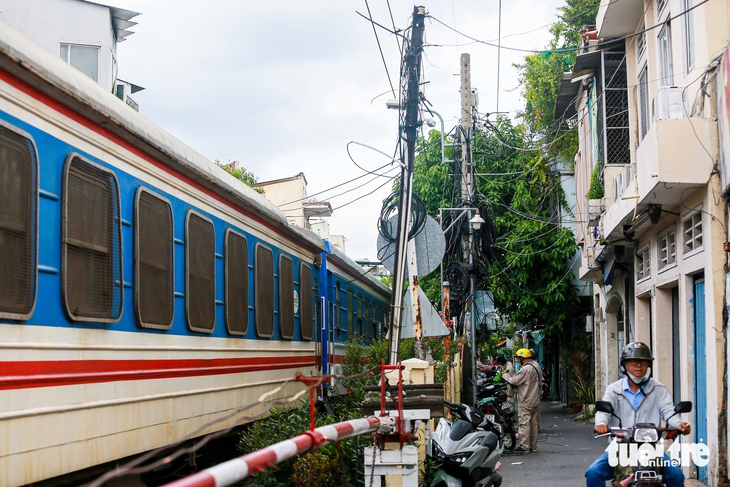 Chủ tịch UBND TP.HCM chỉ đạo xử lý trách nhiệm nếu chậm trễ tiến độ dự án điện