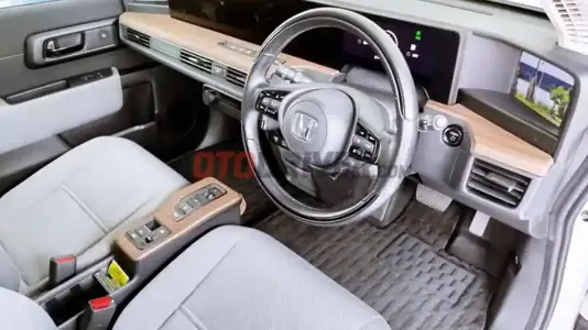 Desain kabin serta panel indikator Honda N-One menonjolkan karakter fungsional khas Kei-Car (Foto : Otodriver/Erie W. Adji)