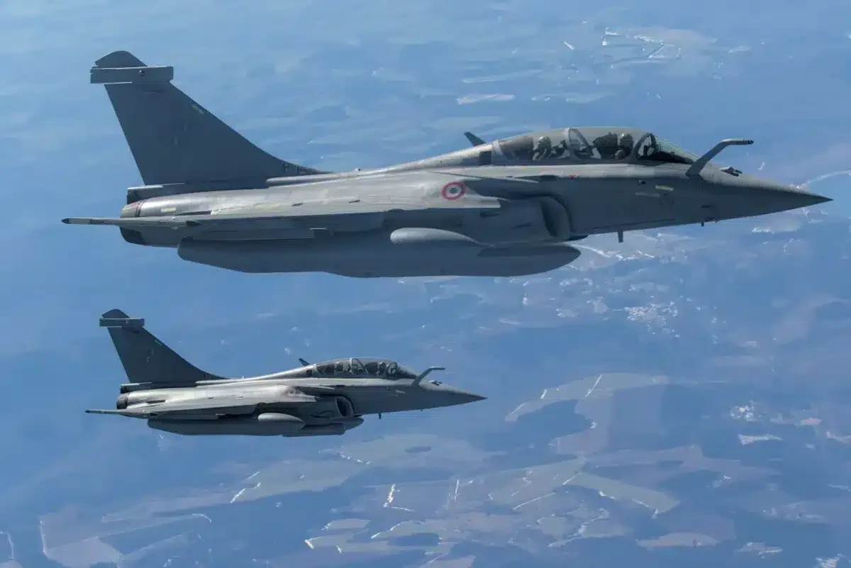 Un Rafale coupe une ligne à haute tension en plein vol : 104 foyers ...