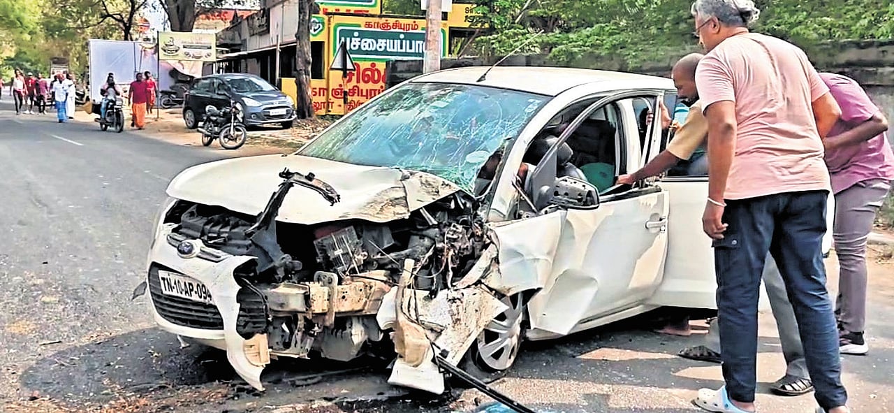 Couple dies as car rams tree after tyre burst in Chennai
