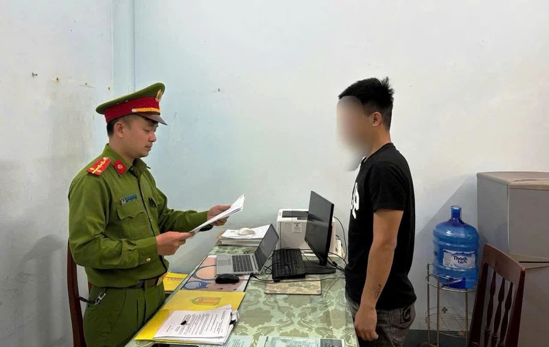 Thuê xe ô tô, mang đi cầm cố rồi trốn sang Campuchia