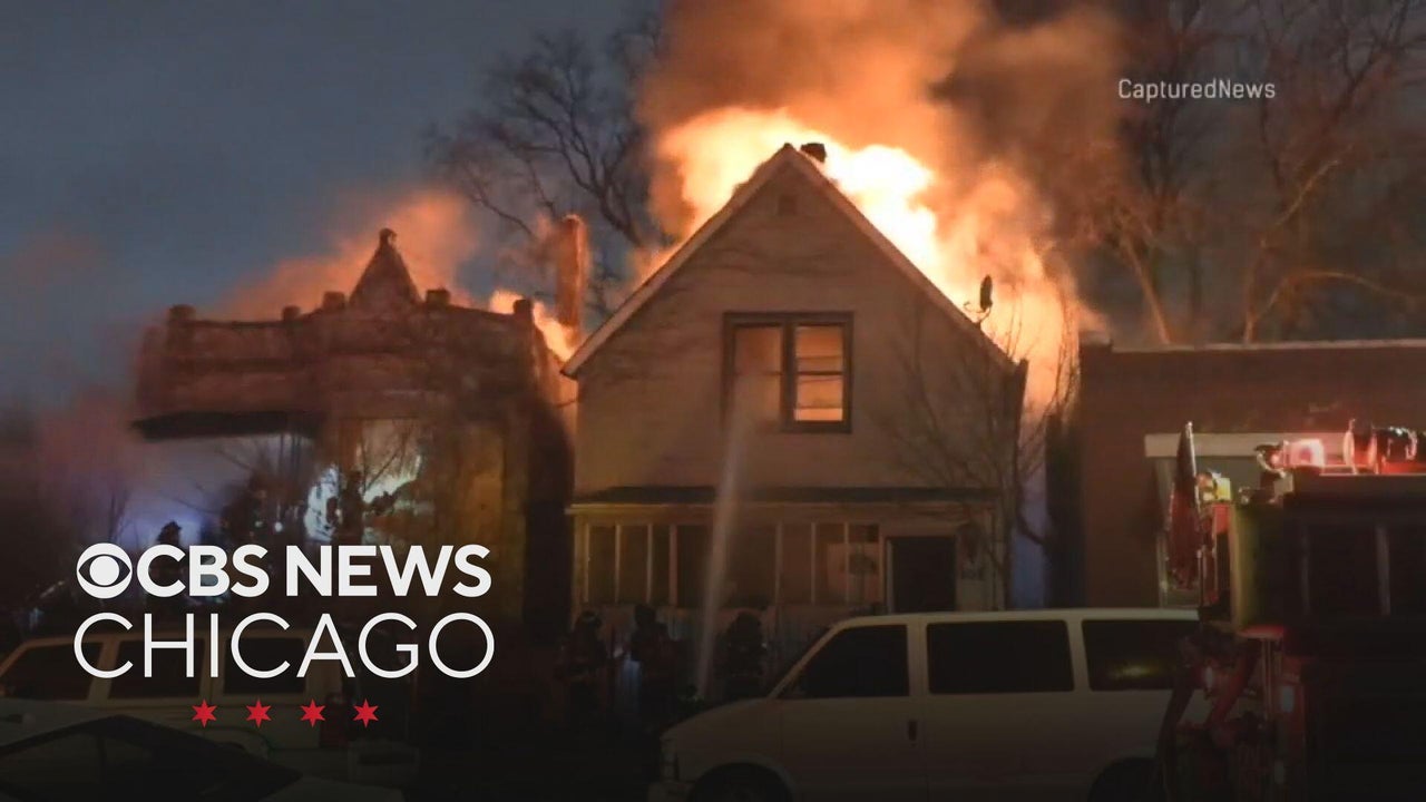 Fire spreads to 2 houses on Chicago's West Side