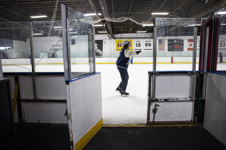 As beloved Valley Ice Center faces demolition, hockey families fight to ...