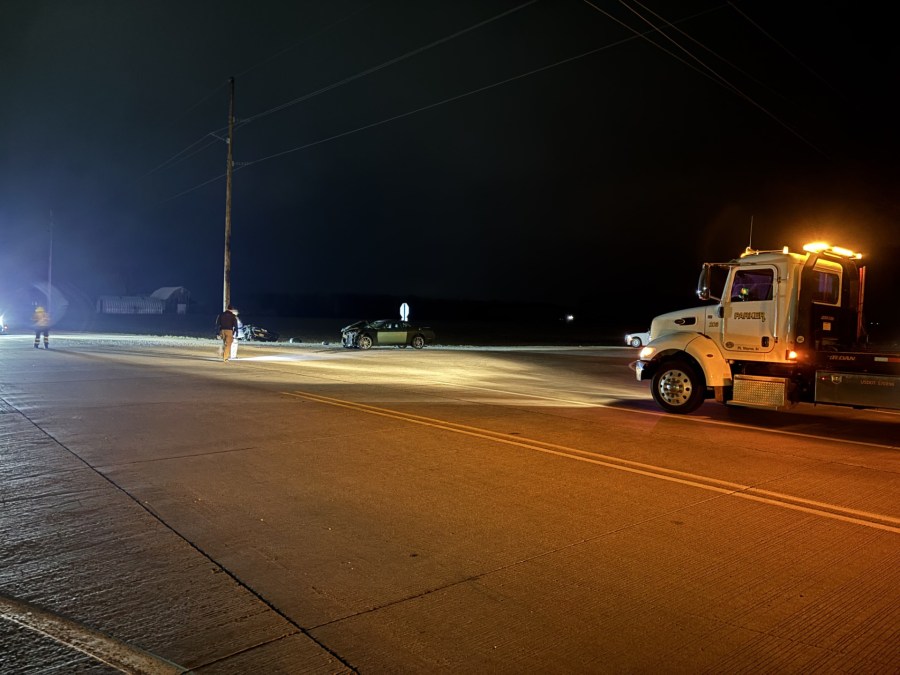 Driver pinned, 4 hurt in Allen County crash<br>