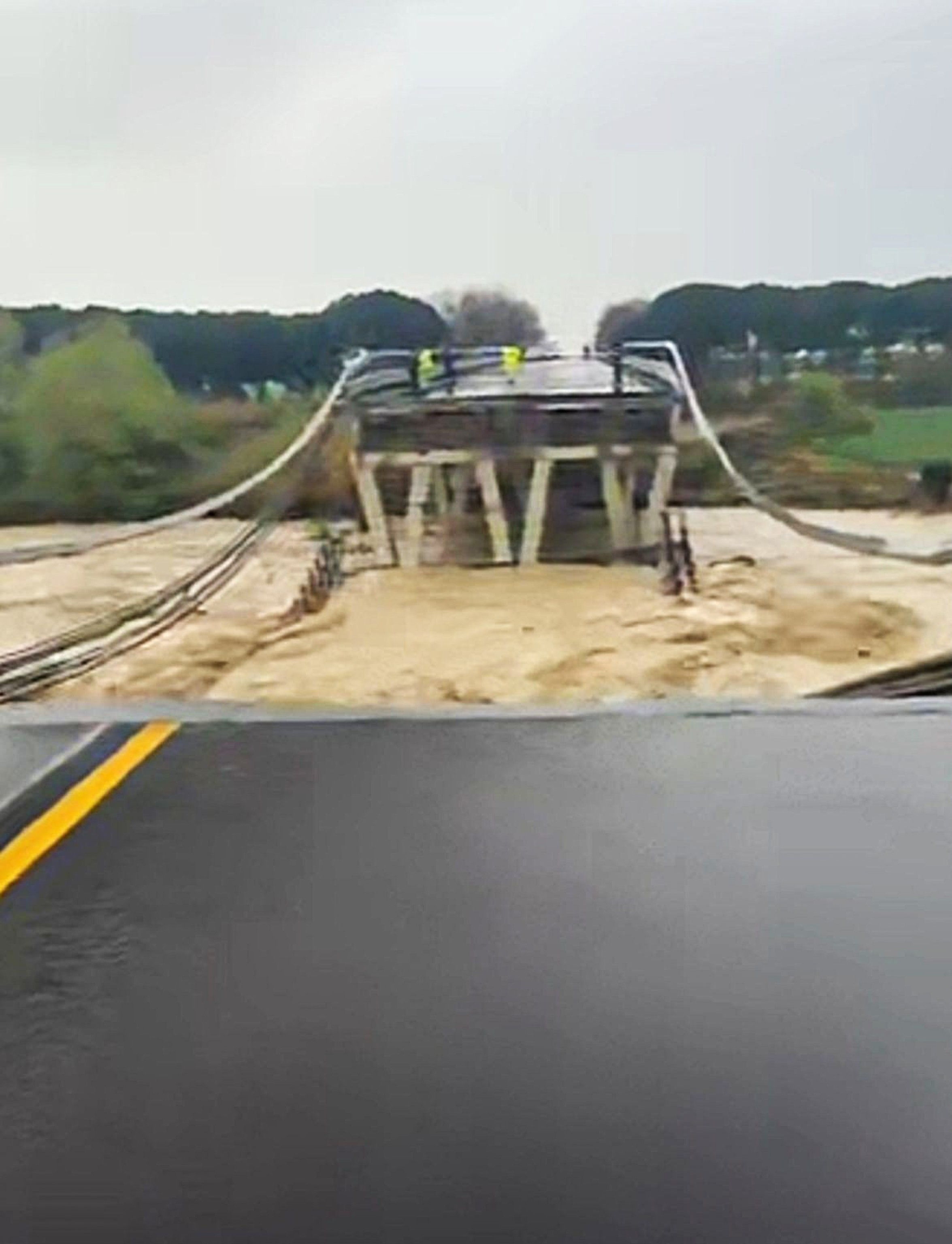 Bridge collapses on state highway amid extreme weather in Molise<br><br>