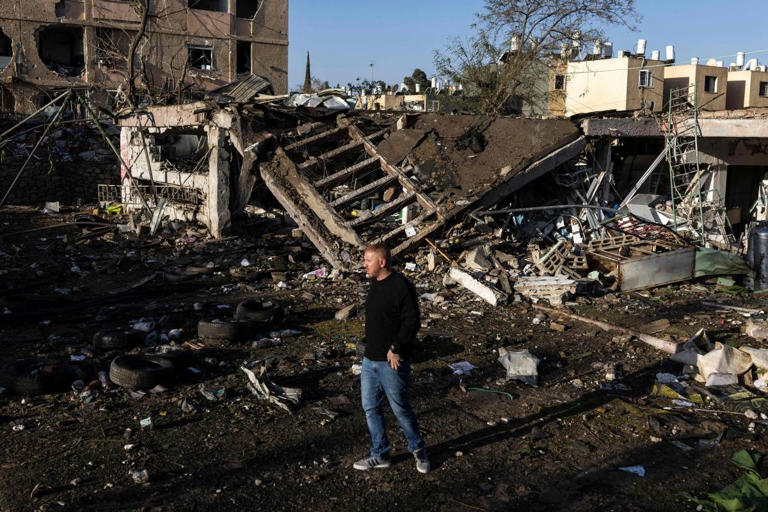 Iran missile strikes wound over 100 in two Israel towns