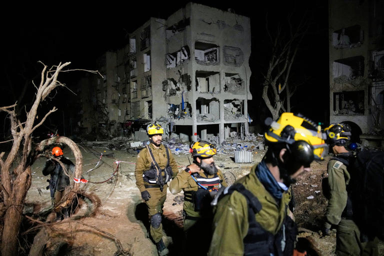 Iranian Missile Strikes Injure 115 in Israel, Officials Say