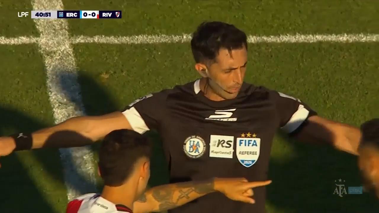 VAR and a late strikes seal 2-0 win for River Plate in Río Cuarto<br>