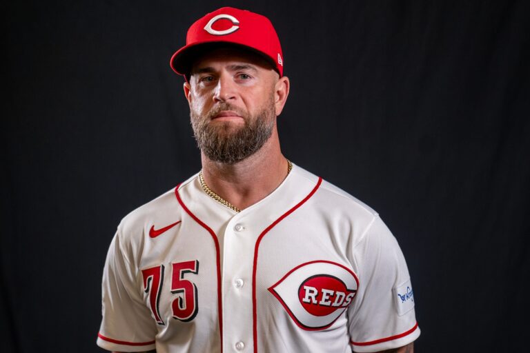 World Series champ gets chance to manage, leads Cincinnati Reds to walk ...