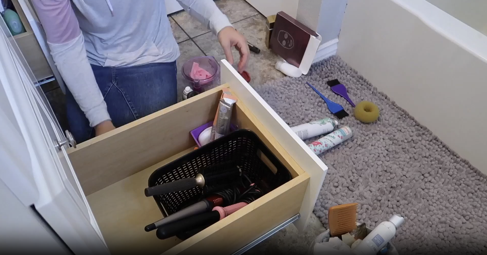 Bathroom organization | Extreme clean with me | KonMari declutter and ...
