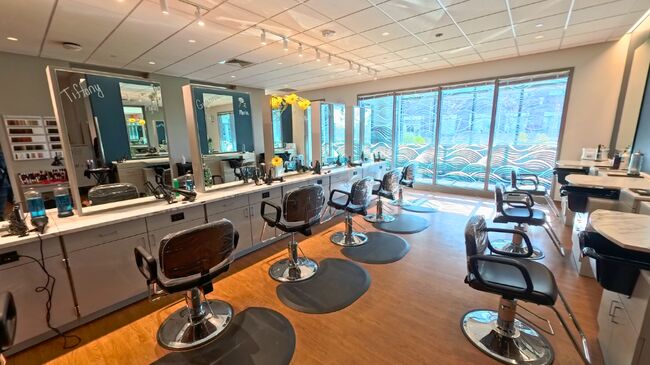 AA1ZaSPO Waltham High Launches New Salon to Train Future Cosmetologists
