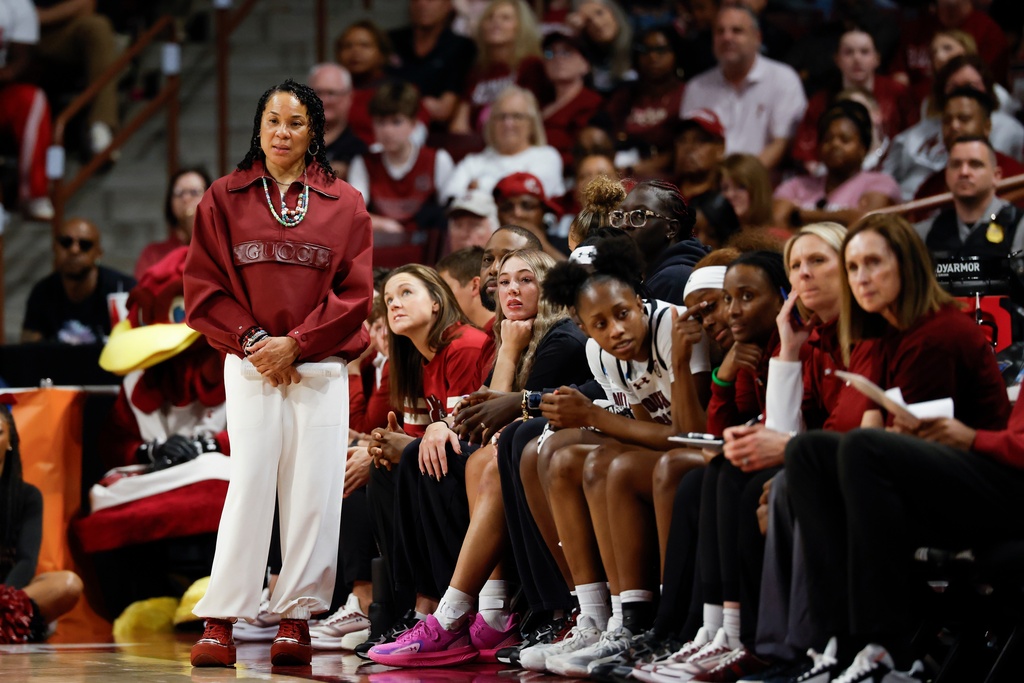 AA1ZaVB6 South Carolina and USC Chase March Madness Glory Despite Loss of All-Americans