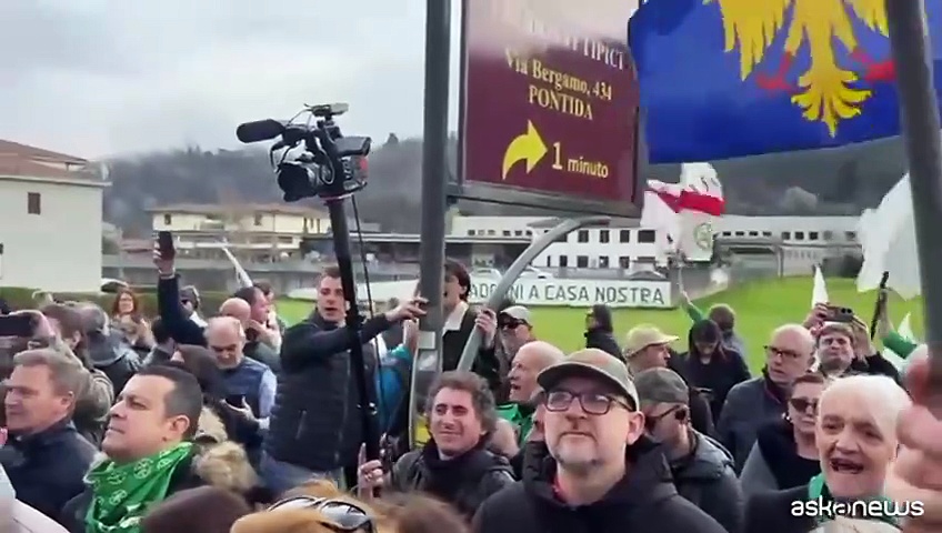 L ultimo Saluto Della Lega A Umberto Bossi Sul Prato Di Pontida