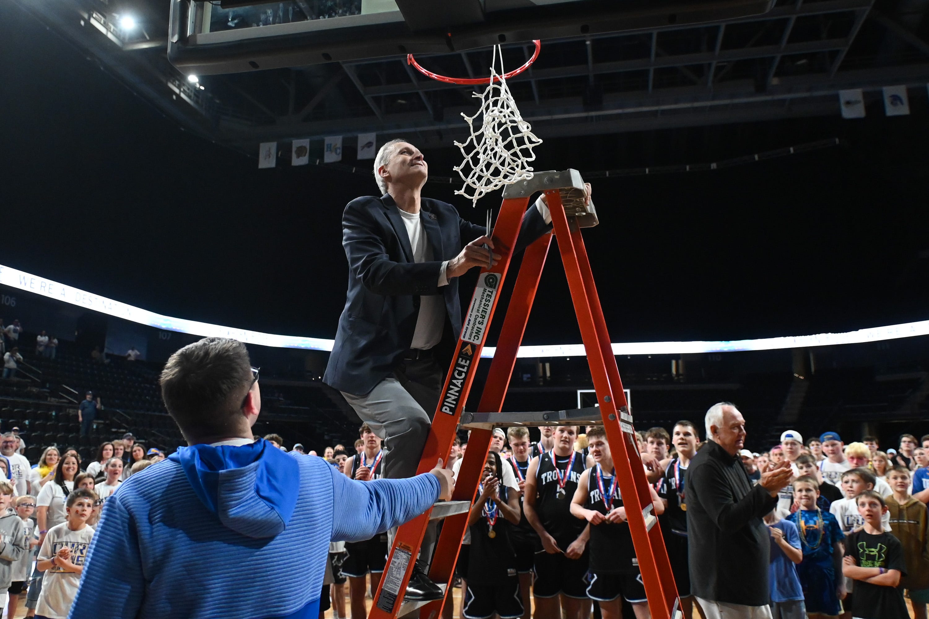 SDBCA honors 37 South Dakota high school basketball coaches