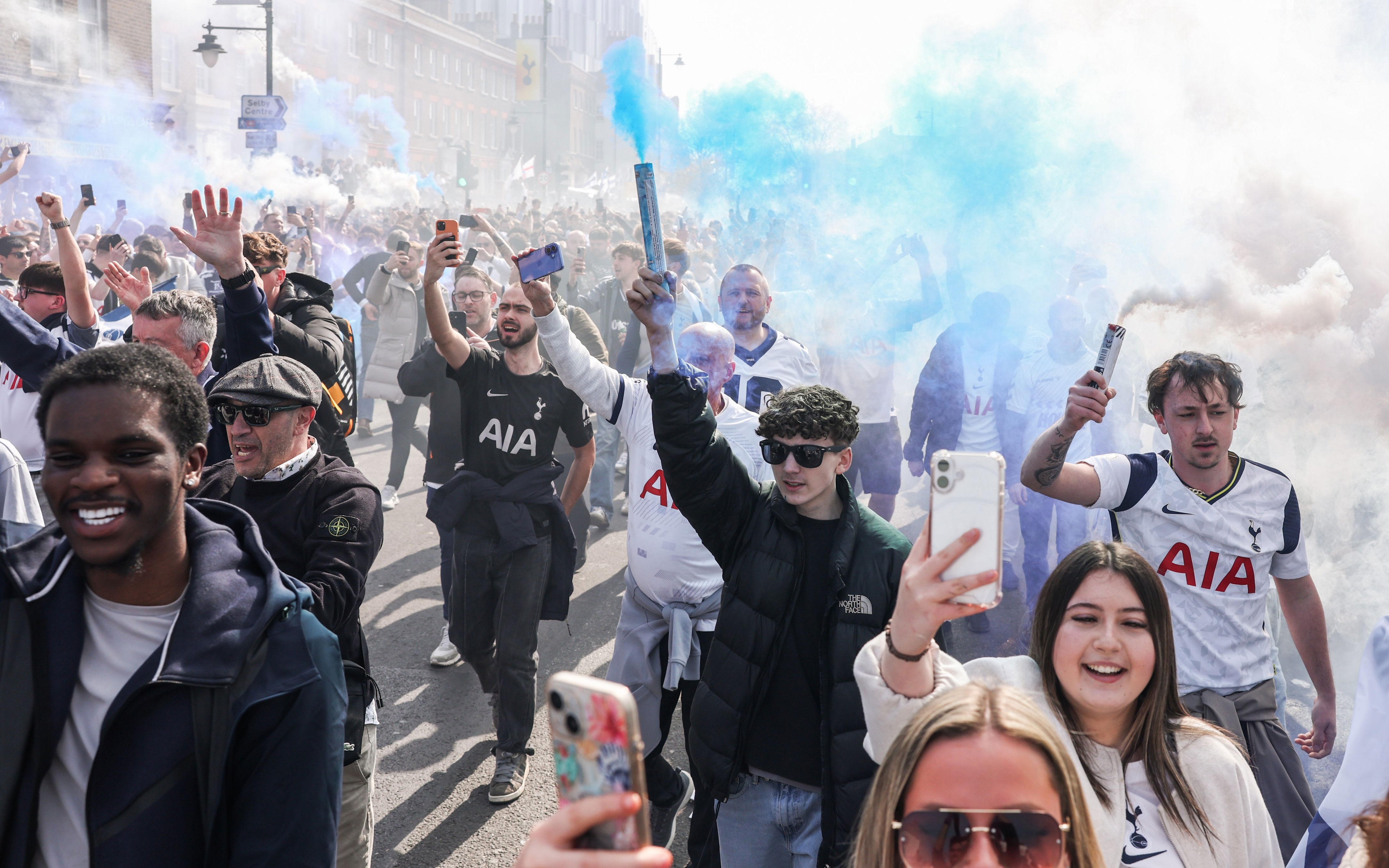 Tudor 'emotional' after Spurs fans welcome bus before Forest showdown