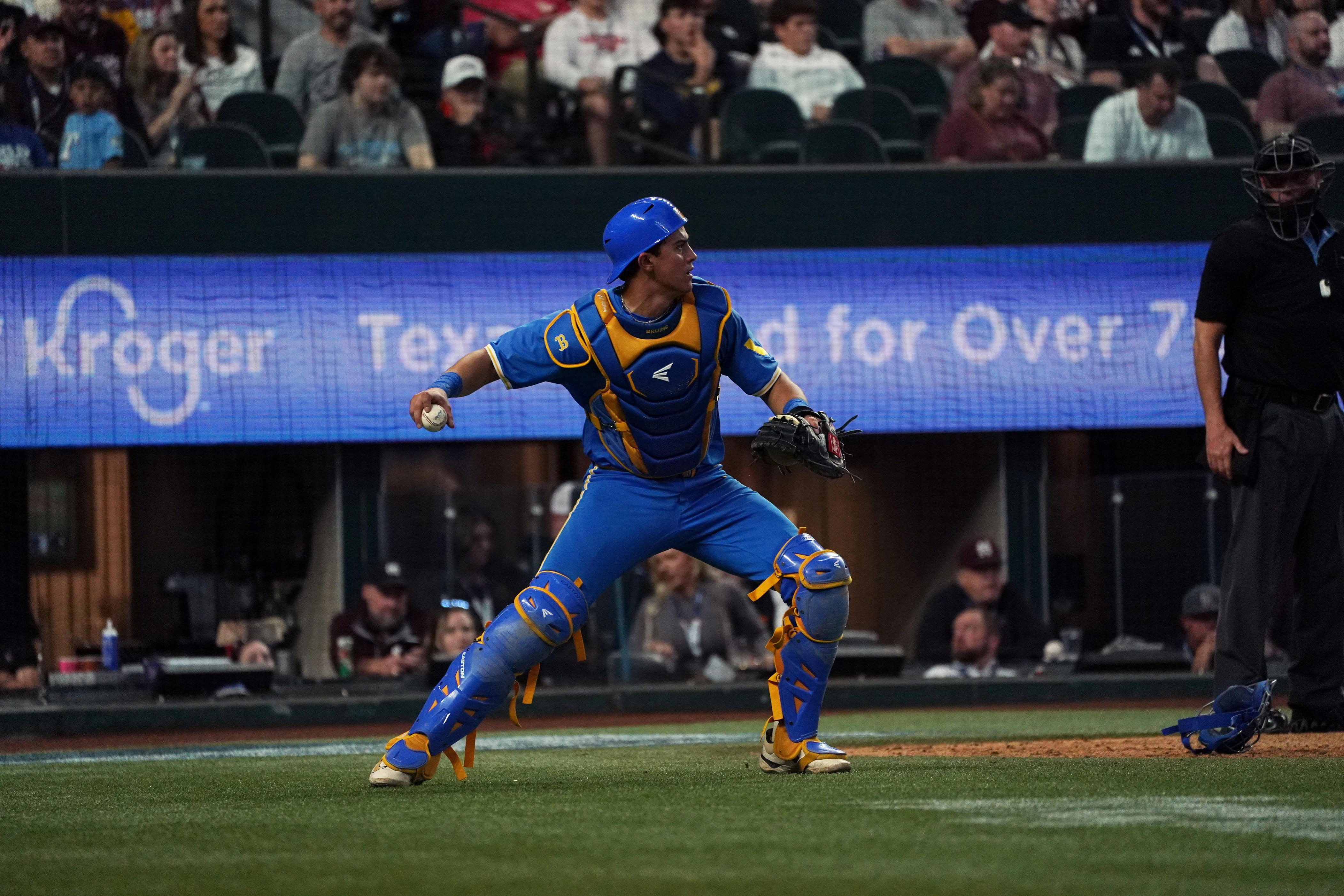 No. 1 UCLA baseball squeaks out second win against No. 12 USC