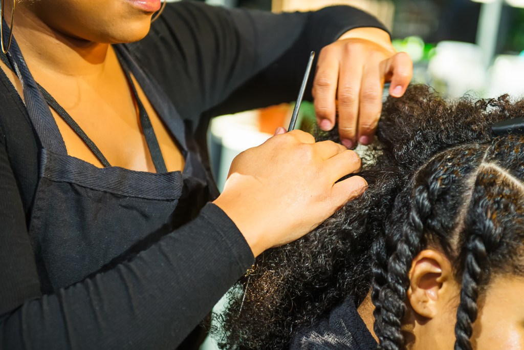 AA1ZarUL New York Mandates Curly Hair Training in Salons to Combat Discrimination