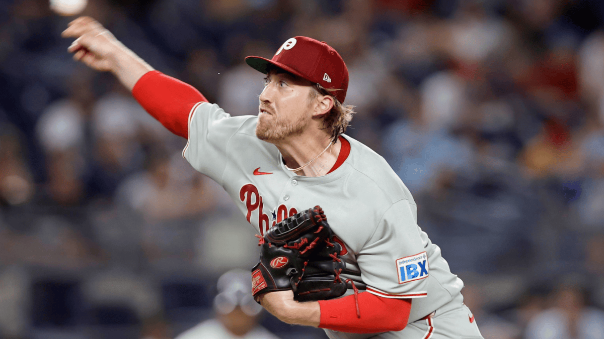 MLB: Phillies reliever collapses from cardiac arrest; current health status reported<br>