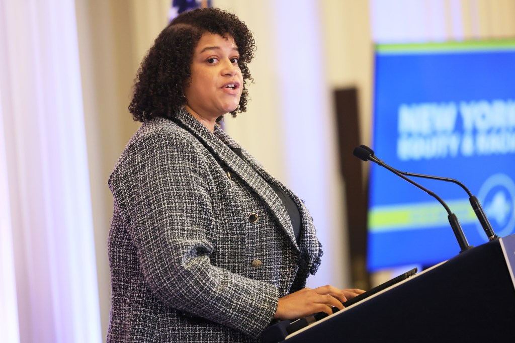 AA1Zax7p New York Mandates Curly Hair Training in Salons to Combat Discrimination