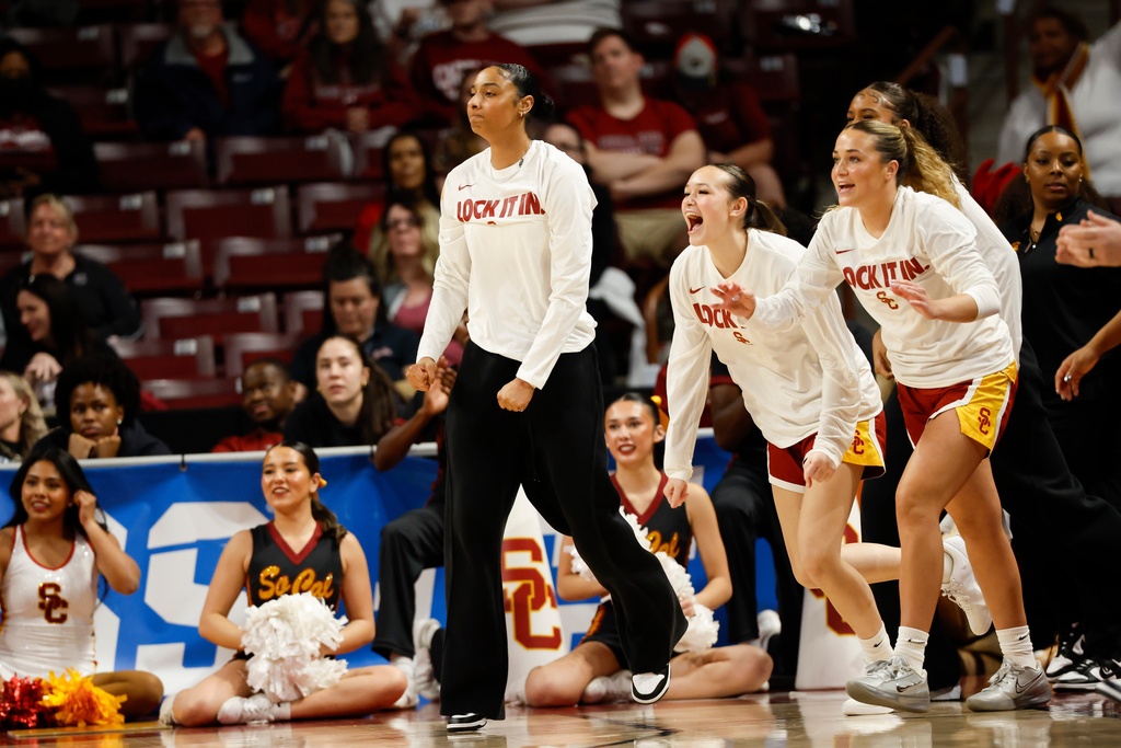 AA1Zb3ms South Carolina and USC Chase March Madness Glory Despite Loss of All-Americans