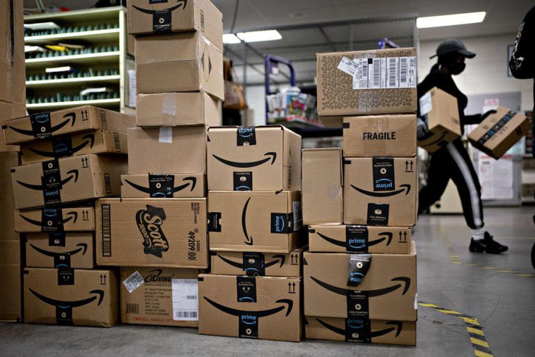 Amazon USPS contract standoff leaves retail giant with uncertainty
