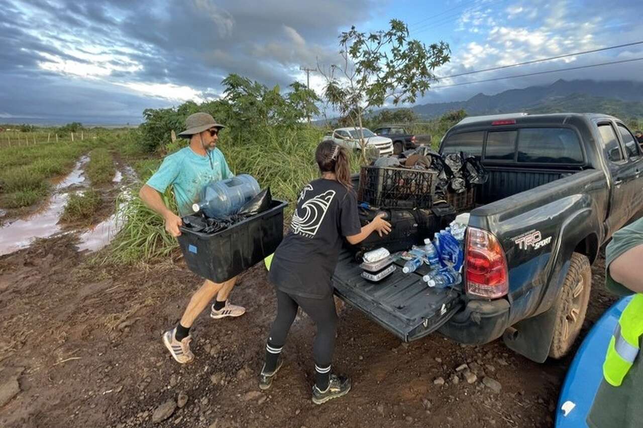 AA1ZbIep They Left Their Cats on a Roof and Kayaked Away from Flooded Oahu Farm—Now They Fear Losing It