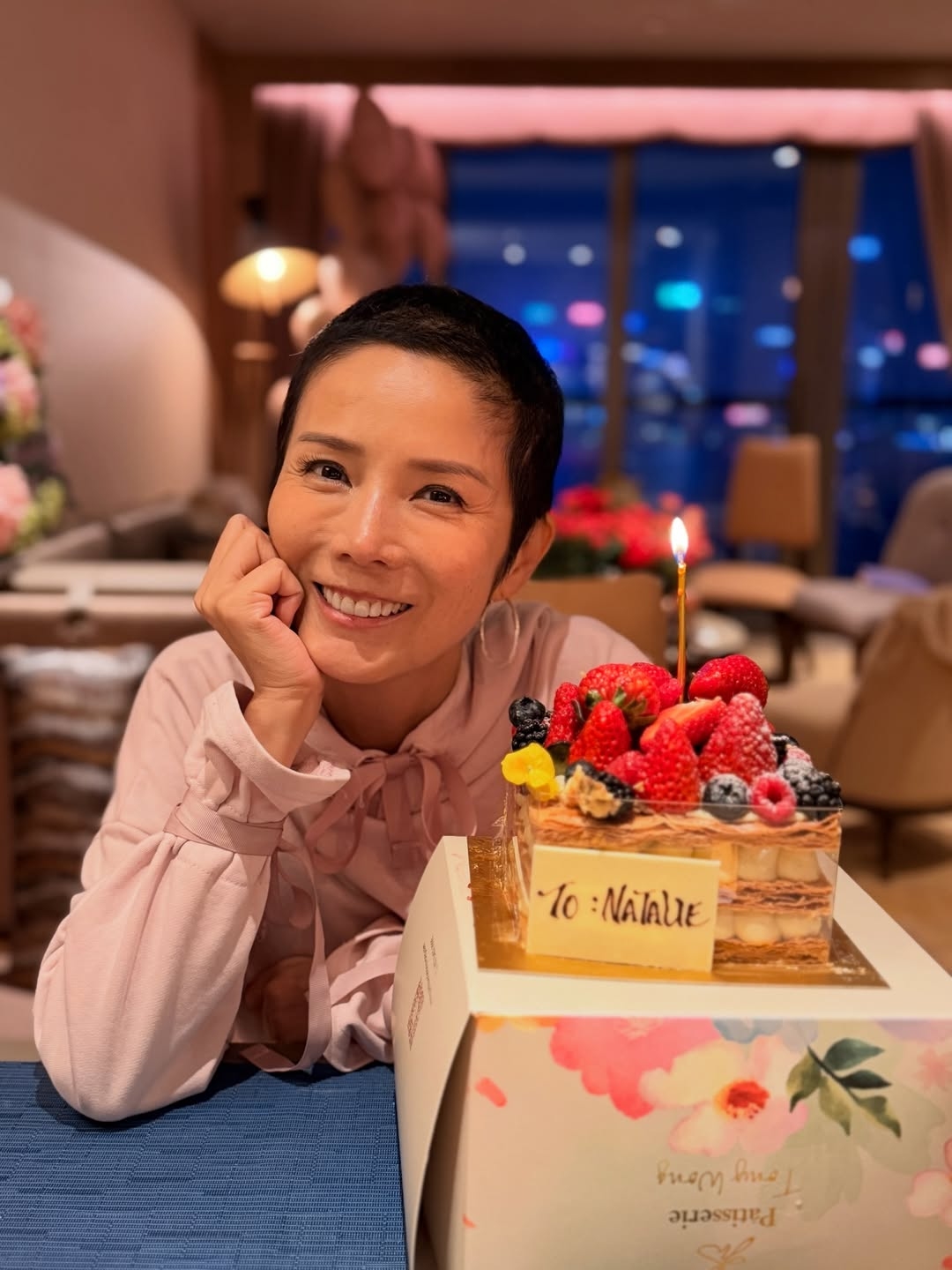 Á hậu Hong Kong đối diện biến cố ly hôn, bệnh tật