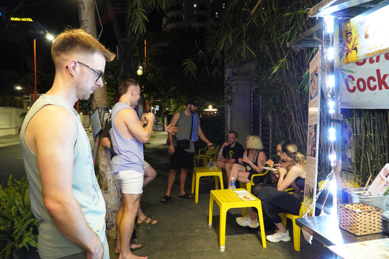 Đà Nẵng cấm buôn bán, lắp biển hiệu di động trên vỉa hè