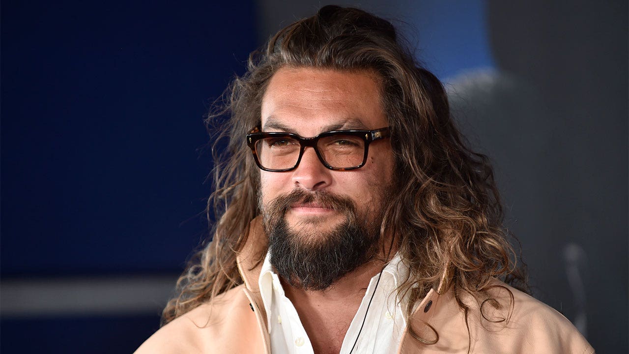 Jason Momoa flees Hawaiian home amid dangerous flooding<br>