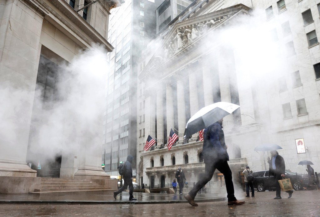 AA1ZbanG Snow Showers Loom for NY as Cold Front Approaches