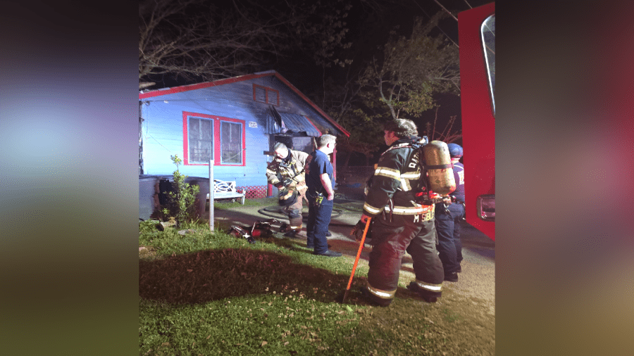 Late-night house fire in Baton Rouge under investigation